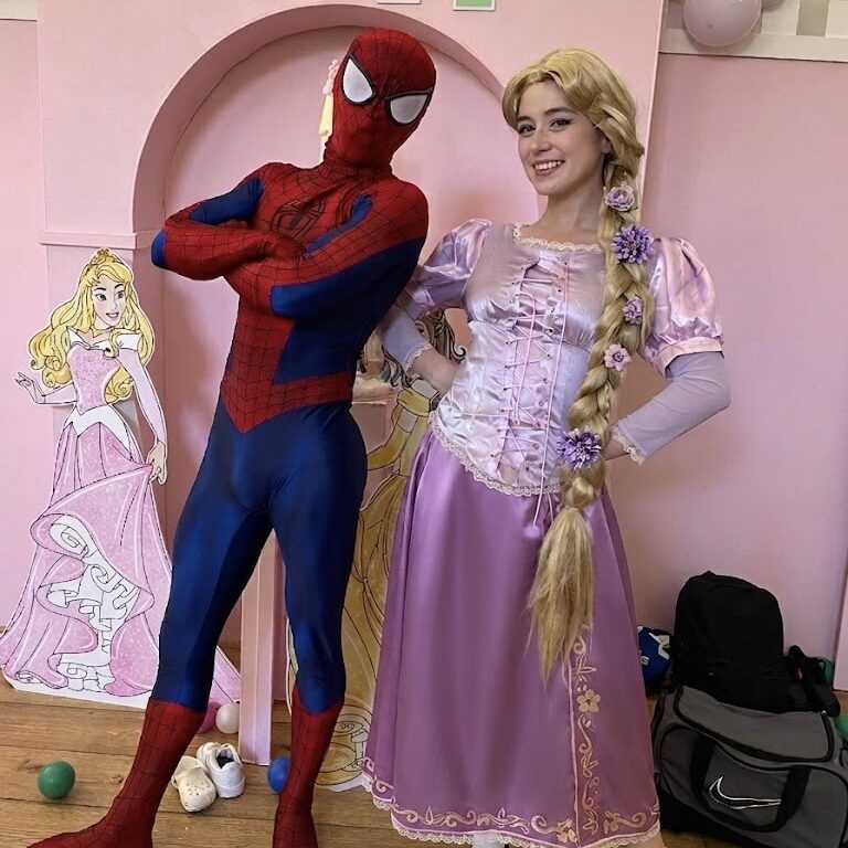 Walkabout Entertainers at a corporate family event in Chelsea London